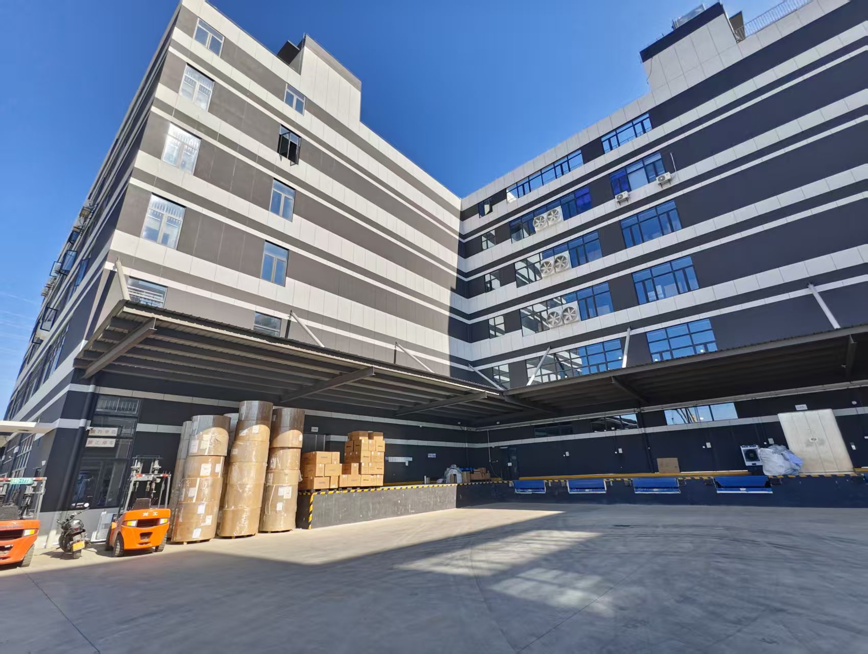 تفاصيل المصنع